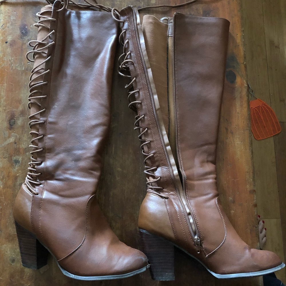 Back tie heeled boots